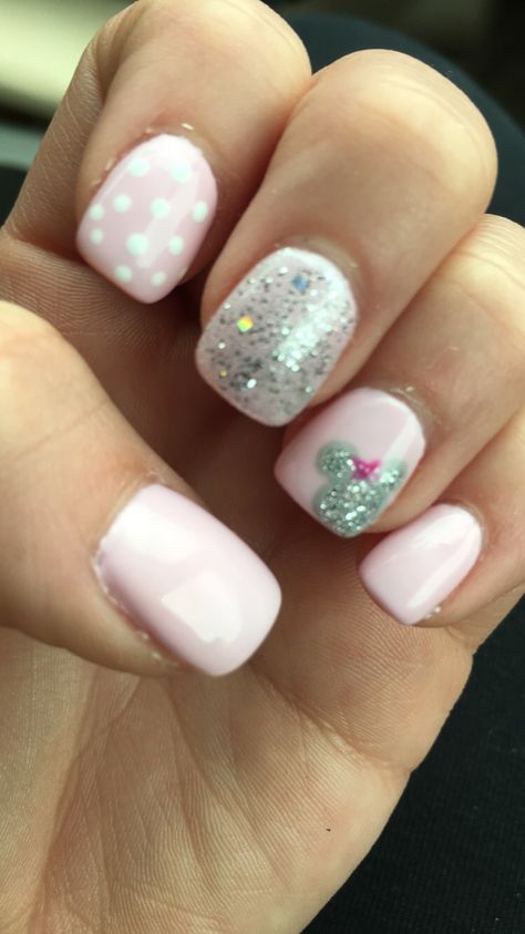 Disney nails! Pink with Minnie Disney Manicure, Disney Nail Designs, Minnie Mouse Nails, Mickey Nails, Nails Holiday, Nail Art Disney, Nails Red, Super Nails, Nails Polish