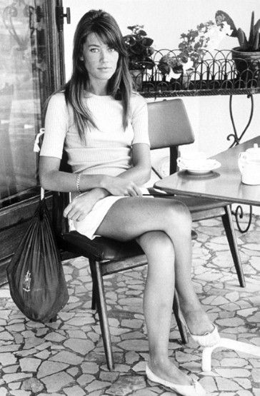 Francoise Hardy Style, French Style Icons, French Pop, Decades Of Fashion, Francoise Hardy, Style Français, Catherine Deneuve, Jane Birkin, French Chic