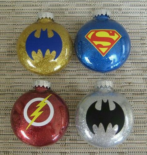 Glass Glitter Ornaments, Batman Emblem, Blue Batman, Superhero Christmas, Vinyl Ornaments, Idee Cricut, Christmas Vinyl, Easy Christmas Decorations, Batman Superman