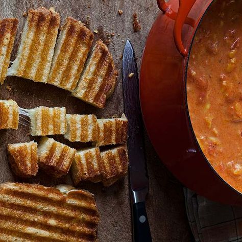 Easy Tomato Soup & Grilled Cheese Croutons - Barefoot Contessa Soup Grilled Cheese, Tomato Soup Grilled Cheese, Grilled Cheese Croutons, Crouton Recipes, Cheese Croutons, Tomato Soup Easy, Ina Garten Recipes, Barefoot Contessa, Soup And Sandwich