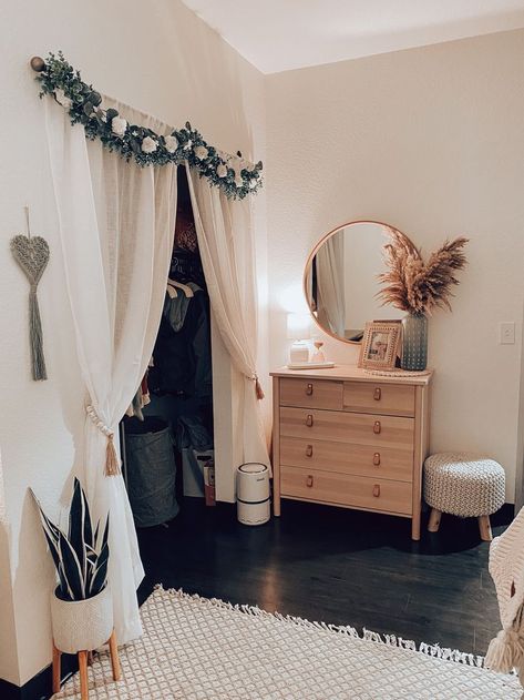 Gcu Apartment, Biggest Closet, College Apartment Bedroom, University Apartment, College Dorm Room Inspiration, Dorm Room Styles, Grand Canyon University, Dorm Inspiration, Four Rooms