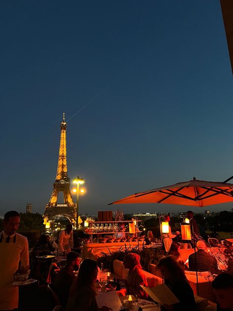 Paris Night Aesthetic, One Day In Paris, Night Paris, Paris Dream, Paris Food, Paris Luxury, Paris Place, Paris Vacation, Paris Summer