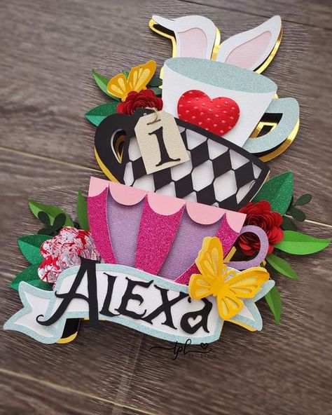 Selfie Cake, Toper Cake, Paper Animal Crafts, Onederland Birthday Party, Baby Birthday Decorations, Alice In Wonderland Birthday, Diy Cake Topper, Alice In Wonderland Party, Class Decoration