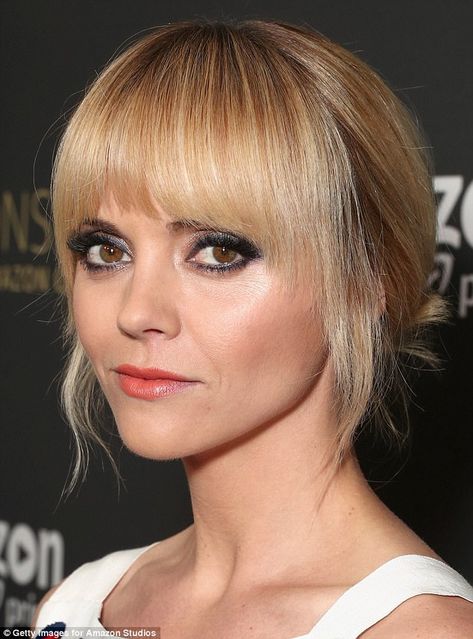 Star of the show: The Z: The Beginning of Everything favourite was the biggest name at the... Christina Ricci Hair Bangs, Christina Ricci Bangs, Christine Ricci, Christina Richie, Brown To Blonde Ombre, The Beginning Of Everything, Short Ombre Hair, Cool Blonde Hair, Circle Print