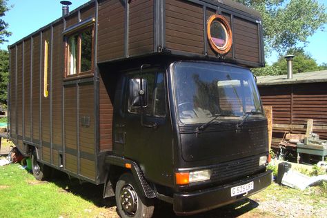 The Manor: Gemma and Darryl's HouseBox Horsebox Conversion, Cabover Camper, Horse Box Conversion, House Truck, Truck Conversion, Truck House, Mobile House, Tiny House Talk, Tiny House Builders