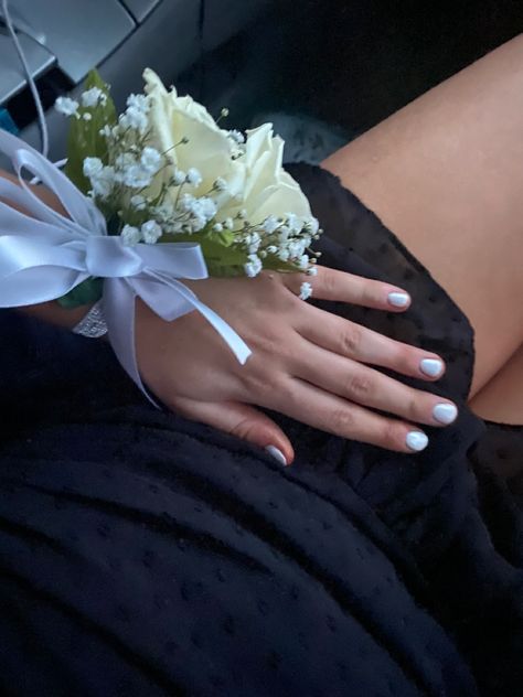 Corsage Aesthetic, Ring Corsage, Prom Aesthetic, Couple Prom, Prom Corsage, Prom Couples, Prom Date, On Date, Corsage Prom