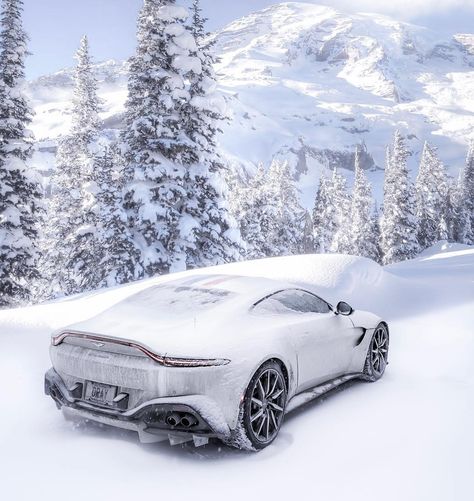 CarLifestyle on Instagram: “What’s the best sports car for the snow? This Vantage driven by @drivewithdray #carlifestyle” Blacked Out Cars, Winter Car, Aston Martin Vantage, Big Car, Unique Cars, Stock Pictures, Aston Martin, Supercars, Steven Universe