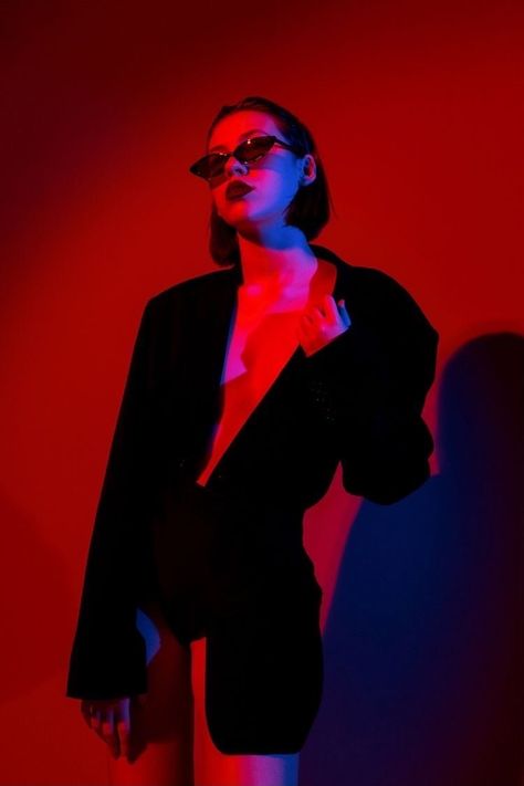 Red Lighting Photoshoot, Photoshoot Concepts Studio, Colour Gel Photography, Neon Photoshoot, Shooting Studio, Neon Photography, Studio Portrait Photography, Studio Photography Poses, Pose Fotografi