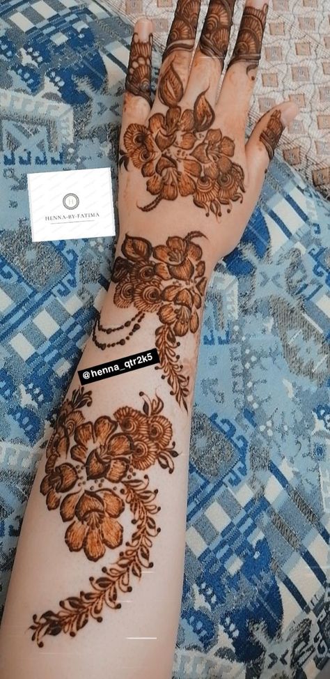 Henna artist based in Doha 🇶🇦 selling 100% organic henna cones and pure Yemeni henna powder for hands and hair follow us on Instagram for more details 💬 #arabichenna#gulfhenna#qatarhennaartist#dohahenna#souqwaqif#hennaartistqatar#dohahennaartist#khaleejihenna#dubaihenna#arabichennadesign#hennaqatar#hennadesigning#hennaconesqatar#hennapowderqatar#smallbizqtr#hennatiktok#naturalhenna#Ramadan Yemeni Henna Design, Yemeni Henna, Organic Henna Cones, Henna Powder, Arabic Henna Designs, Organic Henna, Light Makeup Looks, Eid Henna, Arabic Henna