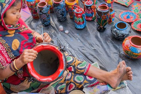 settings Terracotta pots, Indian handicrafts fair at Kolkata Indian Culture And Tradition, India Culture, Heritage Crafts, India India, Fairy Artwork, Travel Destinations Asia, Wood Carver, Cute Krishna, What To Buy