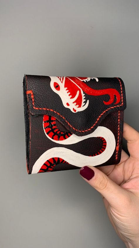 Wallet Painting, Gothic Wallet, Python Art, Snake Fashion, Hand Painted Leather Bag, Painted Leather Bag, Wallet Art, Wallet Design, Holiday Craft