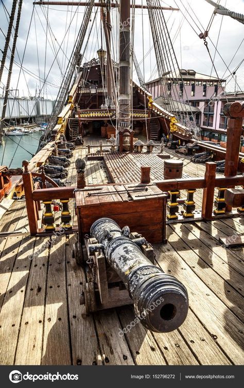 Wooden Pirate Ship, Ship Deck, Pirate Boats, Wooden Ship Models, Old Sailing Ships, Pirate Art, Ship Drawing, Pirate Life, Wooden Ship