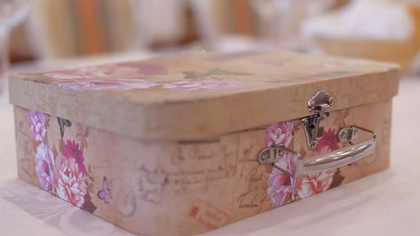 Make a Blessings Box Blessing Box Ideas, Prayer Box Ideas, Appreciate Gifts, Alabaster Box, Upcycle Ideas, Prayer Box, Attitude Of Gratitude, Kids Boxing, Daily Devotional