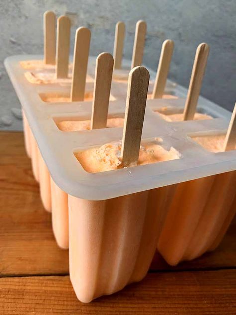 Keto Orange Creamsicles - Resolution Eats Free Keto Meal Plan, Orange Creamsicle, Popsicle Recipes, Keto Dessert Recipes, Recipes For Beginners, Orange Cream, Frozen Desserts, Ice Cream Recipes, Weight Watchers Meals