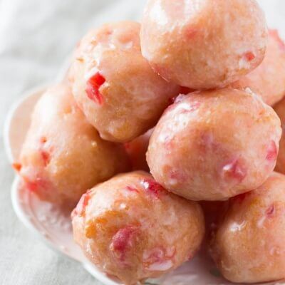 Valentines Recipes Desserts, Doughnut Holes, Sweet Glaze, Low Carb Cheesecake, Cherry Desserts, Doughnut Cake, Valentine Desserts, Donut Holes, Delicious Cake