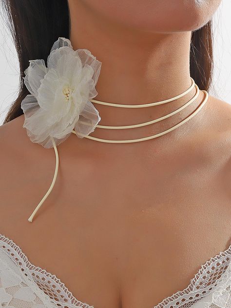 Womens Chokers, Bead Charms Diy, Neck Accessories, Bride Accessories, Flower Decor, Fashion Hacks Clothes, Neck Scarf, Neck Scarves, White Collar