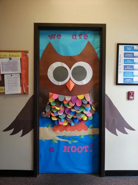 Owl door decoration for classroom in fall or autumn. Owl Fall Bulletin Board, Owl Doors, Owl Classroom Door, Owl Door Decorations, Owls Kindergarten, Decoration For Classroom, Owl Classroom Decor, Kindergarten Door, Fall Classroom Door