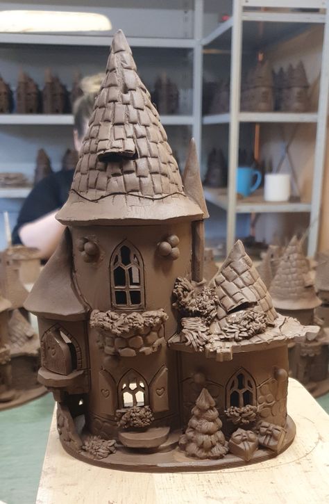 Clay Houses Architecture, Clay House Ideas, Pottery Castle, Clay House, Clay Fairy House, Pottery Houses, Air Dry Clay Projects, English Pottery, Clay Fairies