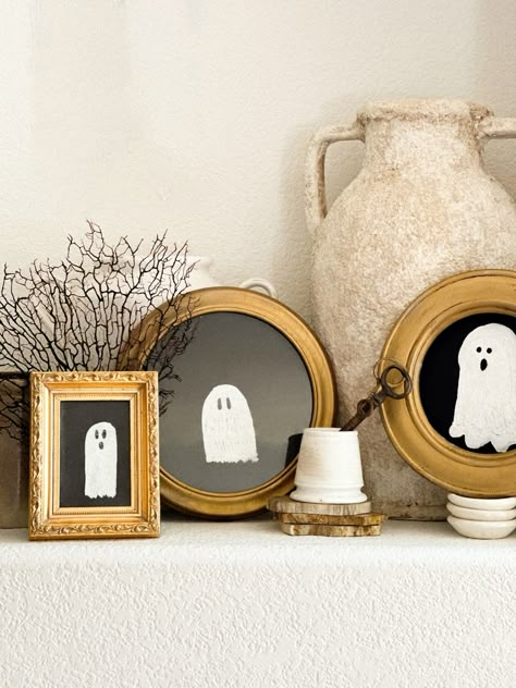 DIY Halloween Ghost Portrait Painting Crafting Store Front Halloween Displays, Diy Fall Decor Painting, Halloween Craft Painting, Cute Halloween House Decor, Fall Time Crafts, Kids Halloween Decorations Diy, Non Halloween Fall Decor, Diy Ghosts Decor, Halloween Decor Diy Ideas