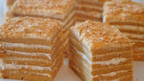 Sweet Meat Recipe, Russian Honey Cake, Moist Yellow Cakes, Honey Cake Recipe, Brunch Cake, Almond Cake Recipe, Easy Peasy Recipes, Honey Buns, Honey Cake