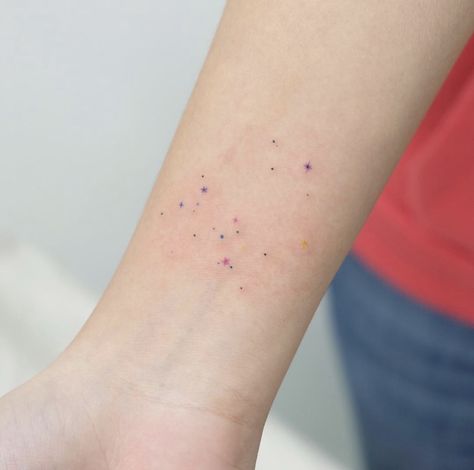 Hugo Tattooer, Neat Tattoos, Strawberry Tattoo, Tattoo Thoughts, Sagittarius Tattoo, Korean Tattoos, Inspiration Tattoos, Constellation Tattoos, Dainty Tattoos