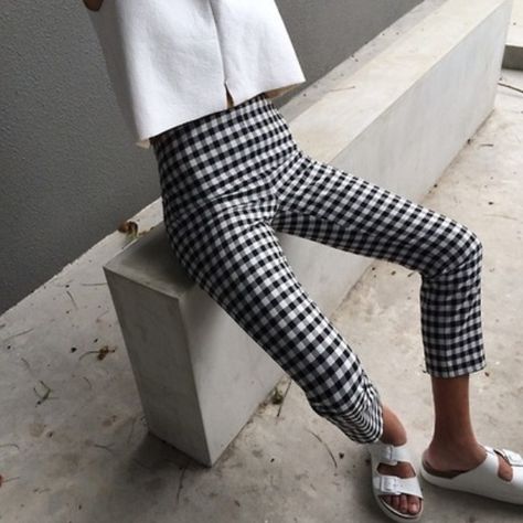 Outfit goals tbh Gingham Trousers, White Birkenstocks, Checkered Trousers, Check Pants, Gingham Pants, Checkered Pants, Boring Clothes, Gingham Check, Mode Vintage