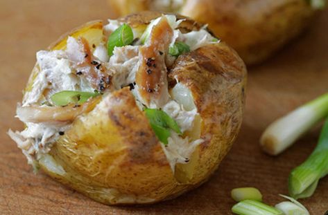 17 jacket potato fillings and toppings Winter Lunches, Jacket Potato Recipe, Creative Cookery, Uni Meals, Jacket Potatoes, Rachel Allen, Smoked Mackerel, Mackerel Recipes, Making Baked Potatoes