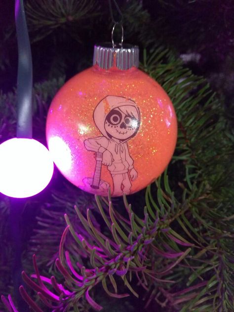 Miguel from the movie Coco! Handmade ornament for our Coco Christmas tree. #coco #ornament #diy Coco Ornaments Diy, Coco Christmas Tree, Coco Halloween Decorations, Coco Ornaments, Coco Guitar Diy, Coco Movie Decorations, Princess Courtney, Themed Ornaments, Ornament Diy