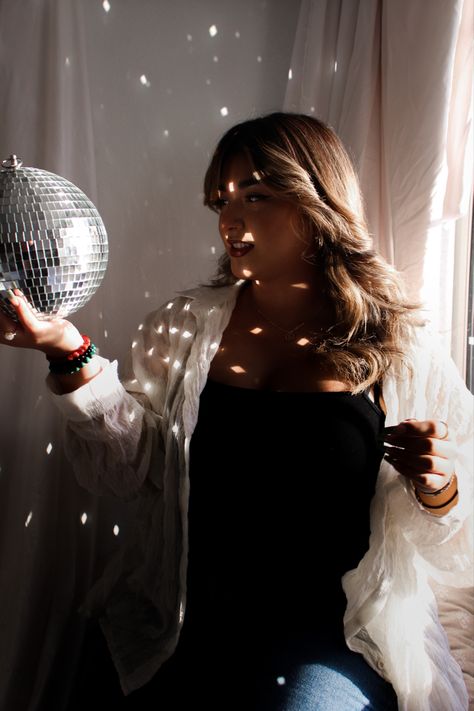 Discoball Photoshoot Ideas, Mirrorball Photoshoot, Disco Ball Photoshoot, Disco Photoshoot, Ball Photoshoot, Birthday Shoots, Pink Photoshoot, Photoshoot Moodboard, Swift Party