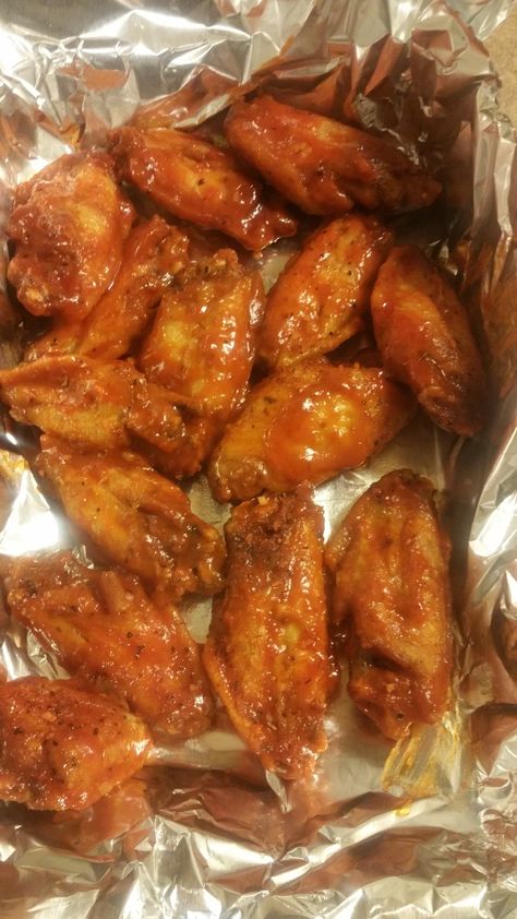 Hot wings Party Wings, Personal Chef Service, Oil For Dry Skin, Hot Wings, Personal Chef, Home Cooking, Chicken Wings, I Love Food, Love Food