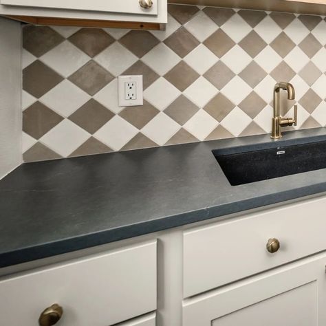 ✨ Agreeable Grey cabinets, breezy shelves, and a checkered backsplash make this space feel fresh and functional. 🧺 #laundryroomgoals #LaundryRoomDesign #interiordesign #TileStyle #checkered Black And White Checkered Backsplash, Agreeable Grey Cabinets, Checkered Backsplash, Agreeable Grey, Cream Cabinets, Agreeable Gray, Backsplash Kitchen, Grey Cabinets, Laundry Room Design