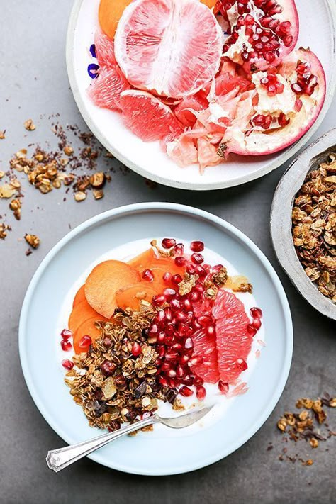 Yogurt Breakfast Bowl, Gingerbread Granola, Fruit And Yogurt, Yogurt Breakfast, Winter Fruit, Brunch Outfit, Breakfast Bowls, Food Breakfast, Fruit Smoothies