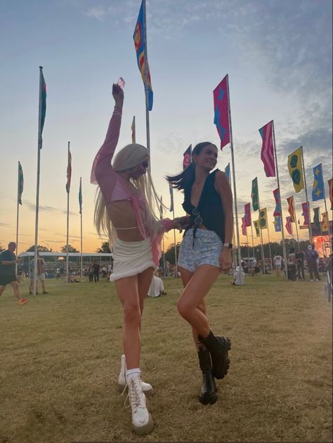 Music Festival Inspo Pics, Listen Out Festival Outfits, Austin City Limits Festival Outfits, Acl Outfits Festivals, Gov Ball Outfits, Camp Flog Gnaw Outfits, Acl Fits, Acl Festival Outfit, Austin City Limits Outfit