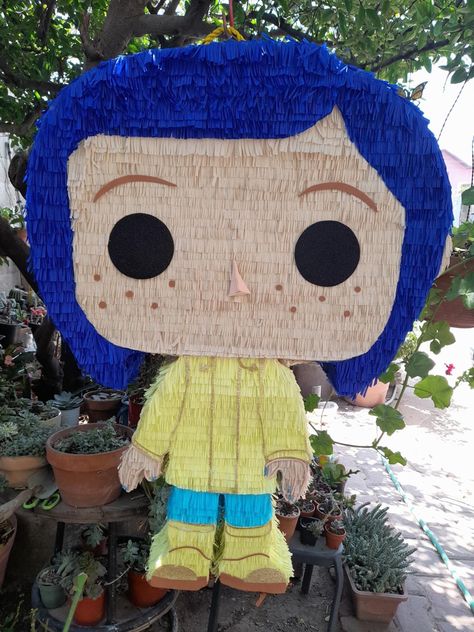 Piñatas 100% biodegradable y cero grapas Coraline Cake Pops, Coraline Birthday Party Ideas Diy, Coraline Birthday Decorations, Coraline Party Games, Coraline Bday Party, Coralline Birthday Party Ideas, Coraline Baby Shower Ideas, Coraline Themed Party, Coraline Theme Party