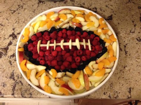 football fruit platter Fruit Football Tray, Football Fruit Platter, Superbowl Fruit Platter, Football Fruit Tray, Football Fruit Tray Ideas, Football Themed Snacks, Best Football Food, Fruit Platter Ideas, Football Tray