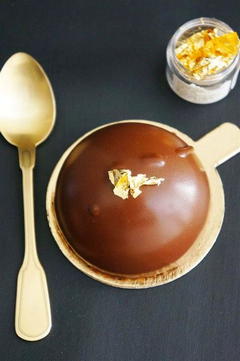 Such an extravagant treat needs a touch of gold. It’s only appropriate. Chocolate mousse entremet is my favourite of all my favourite chocolate desserts. This is a deceptively light but incredibly ric Individual Entremet, Domed Desserts, Choc Desserts, Dome Desserts, Mold Desserts, Mousse Entremet, Dome Dessert, Patisserie Desserts, Fancy Desserts Recipes