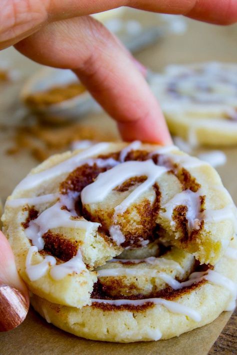 Cinnamon Roll Sugar Cookies from The Food Charlatan. It's like sugar cookies and cinnamon rolls got together and had the most glorious of all babies: Cinnamon Roll Cookies! I took my extra-soft sugar cookie dough and rolled it up with some brown sugar and cinnamon, then glazed until perfection. Does this mean we can officially eat cookies for breakfast?? I'm down. #Breakfast #cookies #cinnamon #sugarcookies #dessert #homemade #easy #noyeast #recipe #icing #glaze #best #fromscratch #frosting #che Cinnamon Roll Sugar Cookies, Cookies Cinnamon, Cookies For Breakfast, Cinnamon Roll Cookies, The Food Charlatan, Rolled Sugar Cookies, Food Charlatan, Eat Cookies, Soft Sugar Cookies