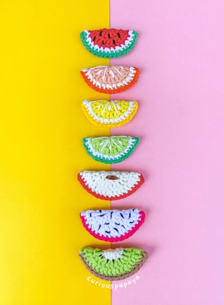 Crochet Keychains, Fruit Slices, Crochet Fruit, Crochet Jewelry Patterns, Crochet Earrings Pattern, Yarn Craft, Crochet Food, Fruit Slice, Fabric Toys