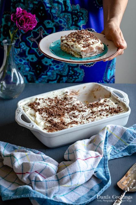 This delicious and creamy Keto Chocolate Delight is the perfect treat for everyone who loves melt-in-your-mouth desserts! Chocolate Lasagna, Keto Holiday, Low Carb Sweeteners, Keto Cake, Kinds Of Desserts, Keto Dessert Easy, Chocolate Delight, Keto Chocolate, Dessert Dips