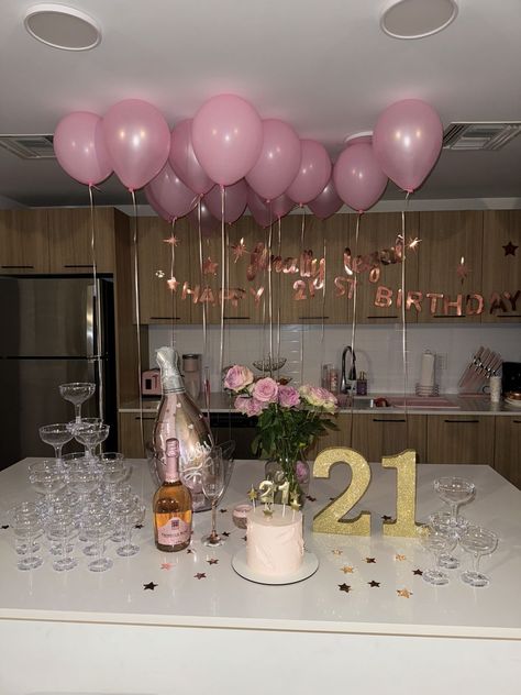 Birthday Setup Ideas At Home, Summer Bday Theme Ideas, Birthday Party Set Up, Birthday Outfit Photoshoot Ideas, Birthday Party Ideas Pink, 21 Bday Ideas, Outfit Photoshoot Ideas, Food Birthday Party, Photoshoot Ideas Birthday