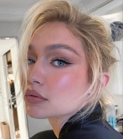 Zayn Gigi, Gigi Hadid Makeup, Angel Makeup, Celebrity Makeup Looks, Pretty Makeup Looks, Glam Makeup Look, Makeup Makeover, Love Travel, Celebrity Makeup