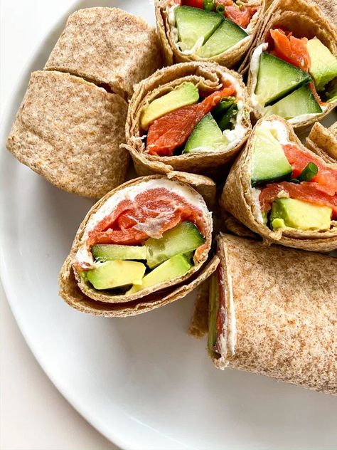 Salmon Tortilla, Best Salmon Recipes, Canned Salmon Salad, Salmon Wrap, Best Salmon Recipe, Canned Salmon Recipes, Smoked Salmon Dip, Best Salmon, Low Calorie Protein