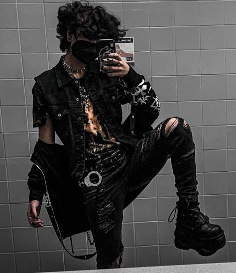 Emo Aesthetic Outfit Male, Cool Emo Outfits Male, Male Goth Outfits Aesthetic, Black Alt Outfits Men, Punk Outfits For Men, Mens Punk Style, Transmasc Goth Outfits, Alt Goth Outfits Male, Gothic Rock Aesthetic