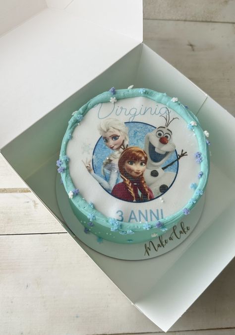 Frozen bento cake for a three-year-old girl.

#CakeArt #CakeDecor #CakeDesign #FrozenCake #CakeForGirl Cake Frozen, Bento Cake, Frozen Cake, Girl Cakes, Cake Art, Cake Decorating, Frozen, Cake, Birthday