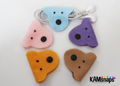 Don't throw away your scrap fabric. Instead, make these adorable no-sew doggie earbud / usb / cord holders with KAM snap button fasteners instead! Snaps and tools available at KAMsnaps.com Kam Snap Projects, No Sew Felt Crafts, Felt Headphone Holder, Earbud Pouch Diy, Felt Earbud Holder Diy, Felt Fabric Keychain, Boys Crafts, Sew Felt, Earbud Holder