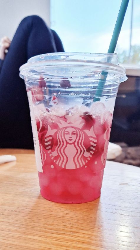 WARNING ⚠️ kind of tart Cranberry Drinks, Starbucks Secret Menu Drinks, Starbucks Secret, Teen Christmas Gifts, Starbucks Refreshers, Starbucks Drink, Starbucks Secret Menu, Secret Menu, Looks Yummy