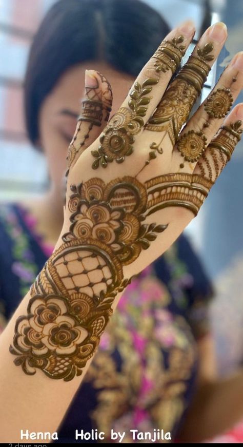 Floral, leafy, indo-western pattern for casual and formal occasion Casual Mehendi Designs, Indo Western Mehendi Designs, Western Mehndi Designs, Western Mehendi Designs, Indo Arabic Mehendi, Western Mehndi, Latest Finger Mehndi Designs, Hand Mehendi, Short Mehndi Design