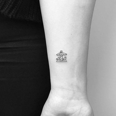 Carousel tattoo on the wrist. Greys Anatomy Tattoo, Carousel Tattoo, Circus Tattoo, Anatomy Tattoo, Minimal Tattoo Design, Foot Tattoos For Women, Inspiration Tattoos, Tattoos Geometric, Grey Tattoo