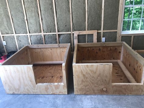 Diy Dog Whelping Pen, Dog Welping Beds Diy, Diy Whelping Box For Dogs, Welping Box Ideas Puppies, Welping Box Ideas Diy Dog, Whelping Box Ideas, Welping Box, Dog Whelping, Dog Whelping Box