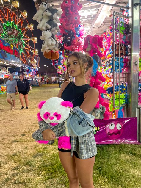 Fair Fits Aesthetic, State Fair Date Outfit, Fair Outfit Ideas Spring, The Fair Outfits, Fair Outfit Ideas Carnival Baddie, Aesthetic Fair Outfits, Fair Fit Ideas, State Fair Instagram Pictures, Fair Outfit Inspo Pics